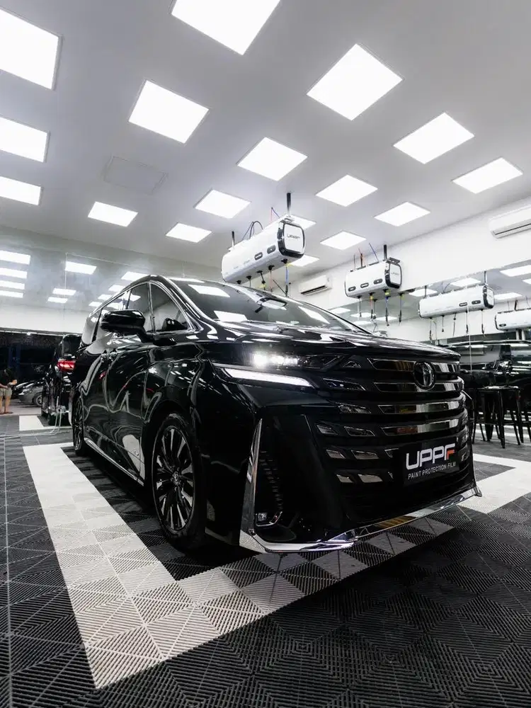 Toyota Vellfire Hybrid executive lounge