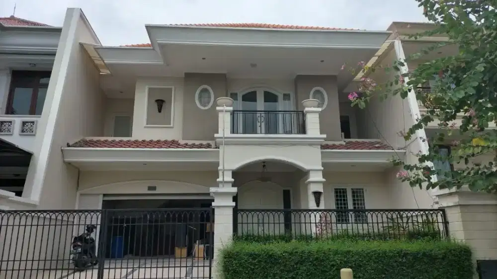 Disewakan rumah graha family Surabaya