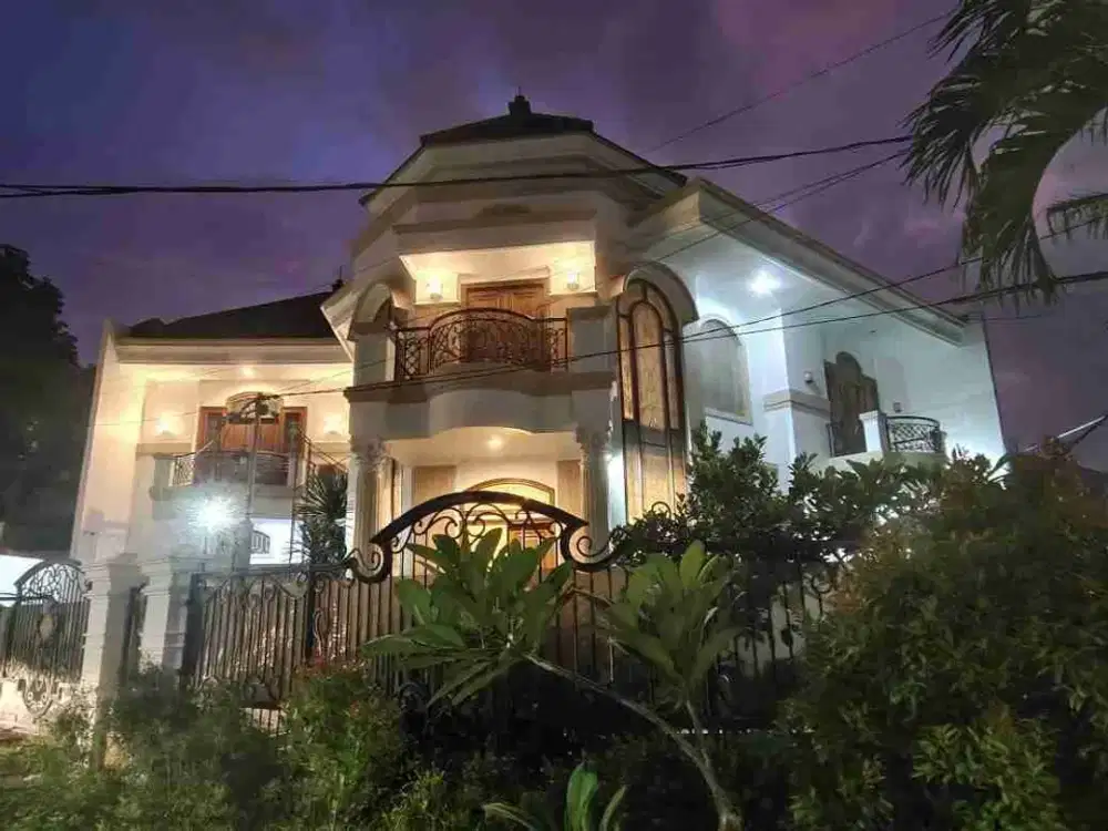 Disewakan Rumah Mewah Strategis di Pusat Kota Surabaya