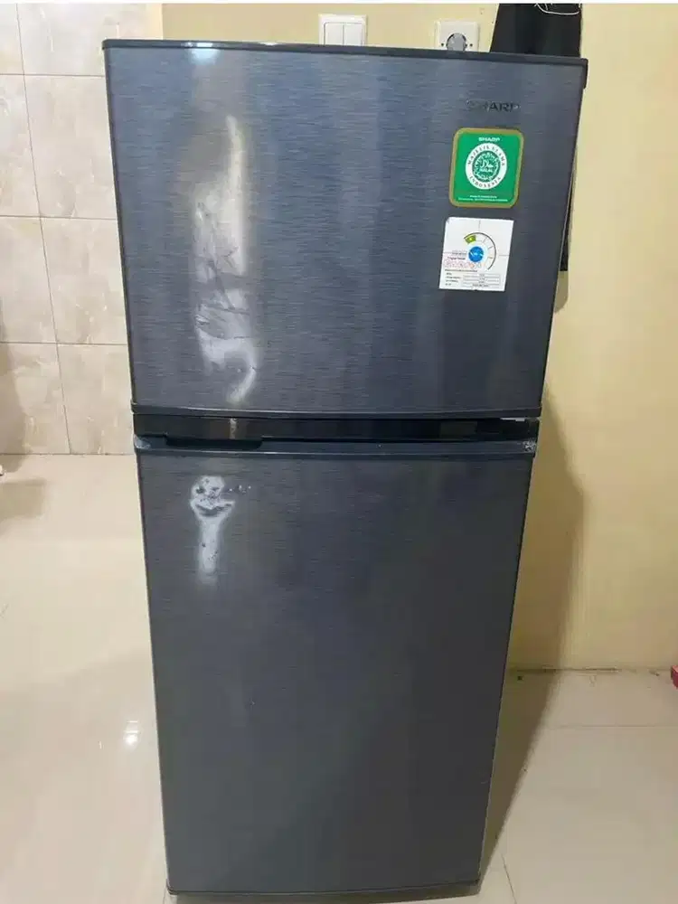 Di Jual kulkas sharp 2 pintu kondisi istimewa