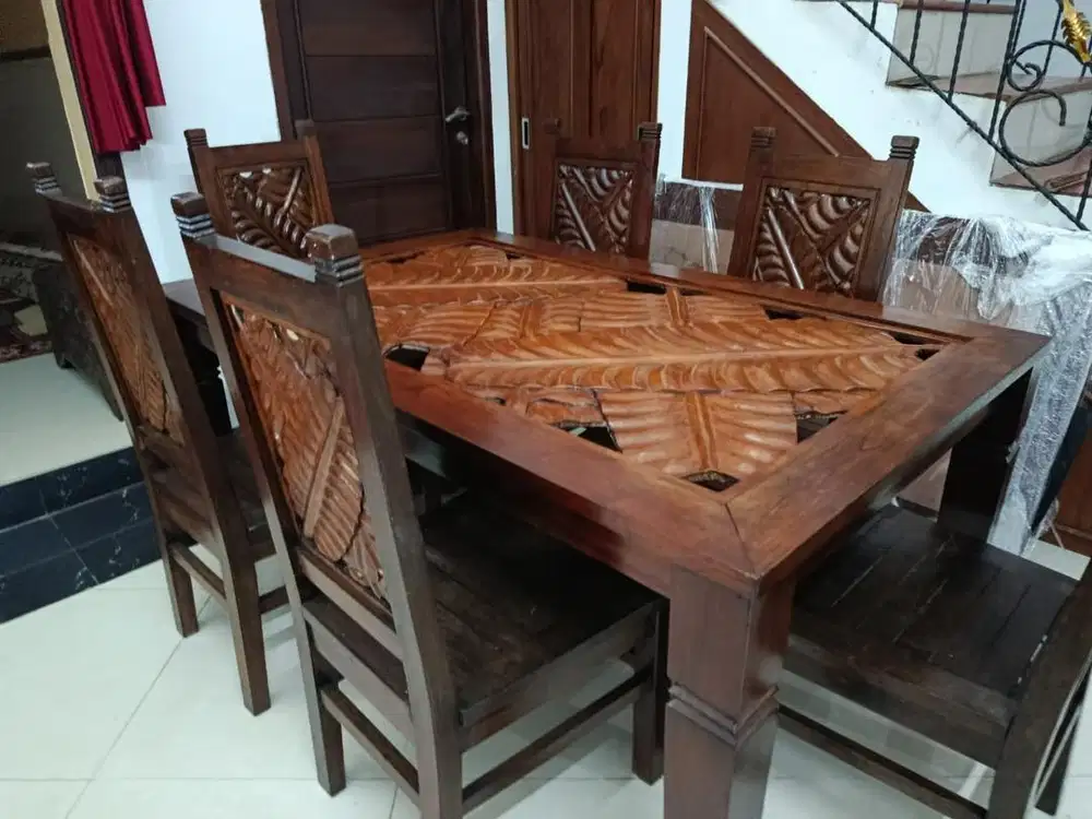 Meja dan Lemari Jati