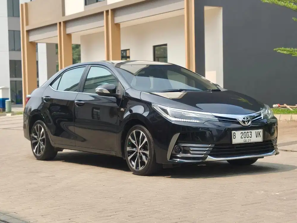[LOW KM] Toyota Corolla Altis 1.8 V AT 2017
