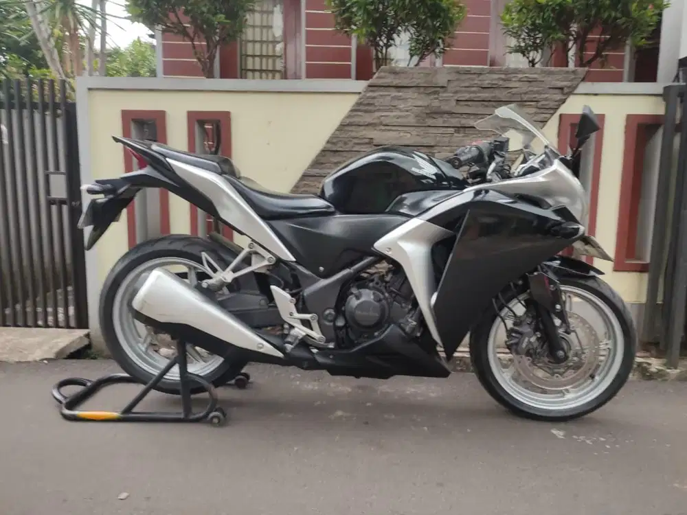 READY MOTOR CBR 250 CBU TAHUN 2011