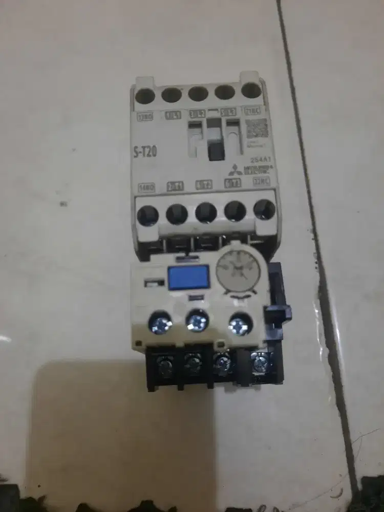 Kontaktor Mitsubihi ST-20 25A dan Overlot 12a/18a baru