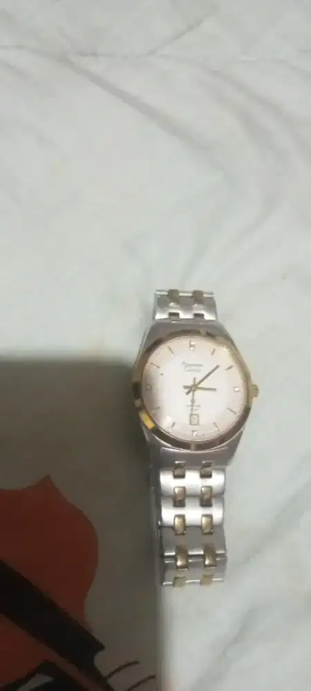 Jam tangan perempuan