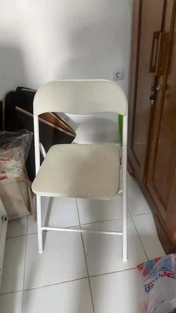 kursi lipat putih