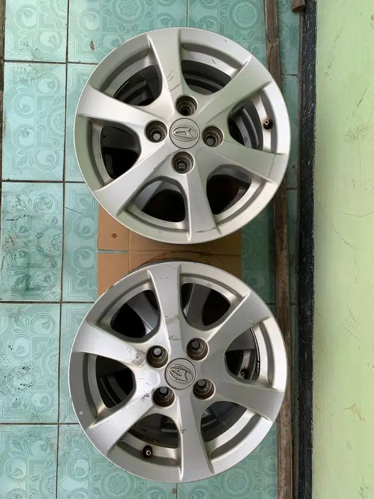 Jual murah velg oem ayla R14 pcd 100 x4 ada 4 pcs