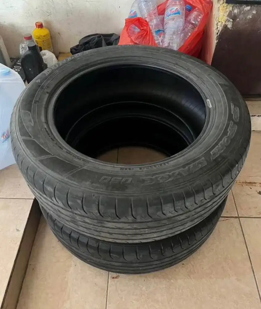 Dijual 2 Ban Bekas Dunlop SP Sport Maxx Ukuran 235 60 18