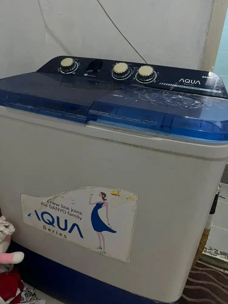 Mesin cuci Aqua