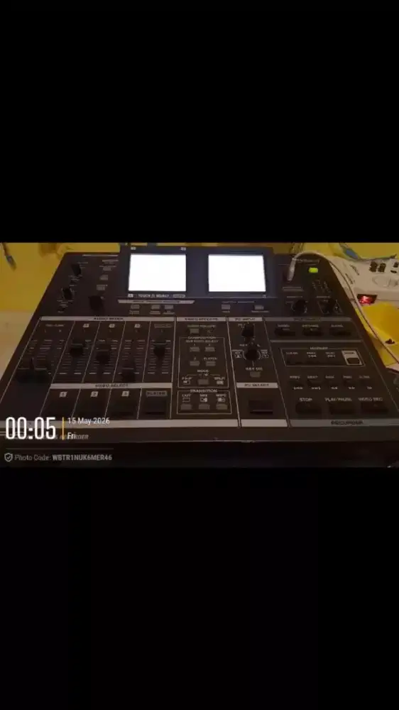 Roland digital mixer VR-5
