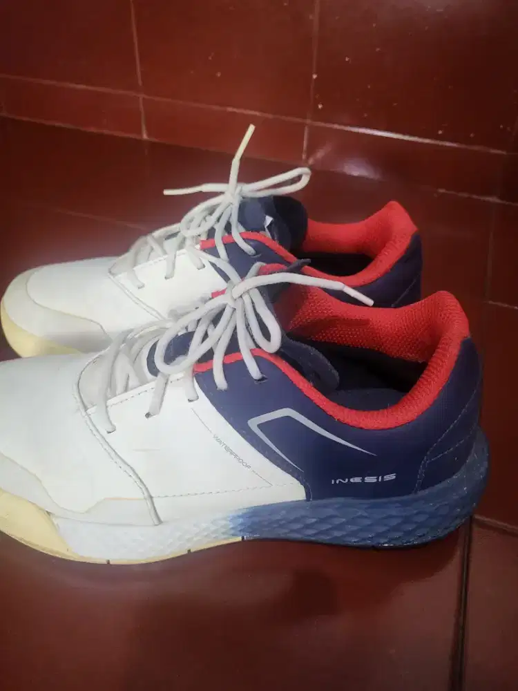 Sepatu Golf Junior Merk Inesis dari Decathlon uk. 22.5 cm