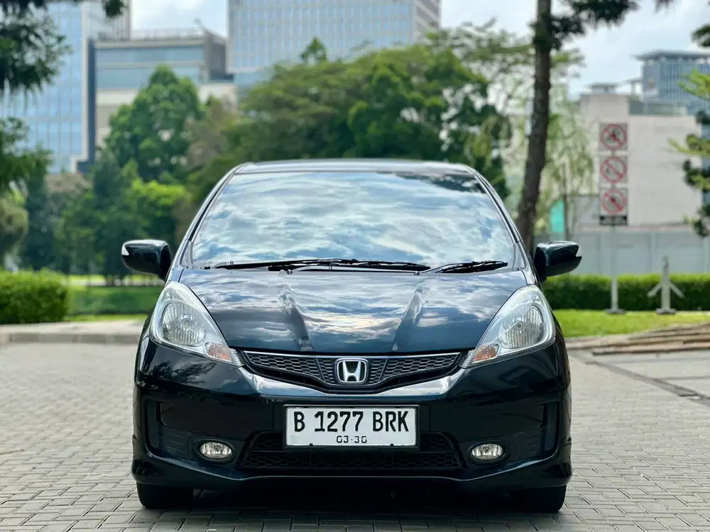 [LOW KM] HONDA JAZZ RS AT 2012 HITAM