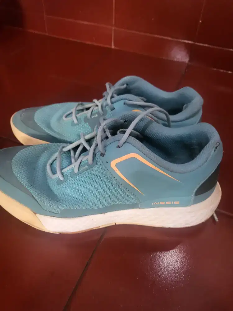 Sepatu Golf Junior merk Inesis dari Decathlon Size 37 (23.5 cm)