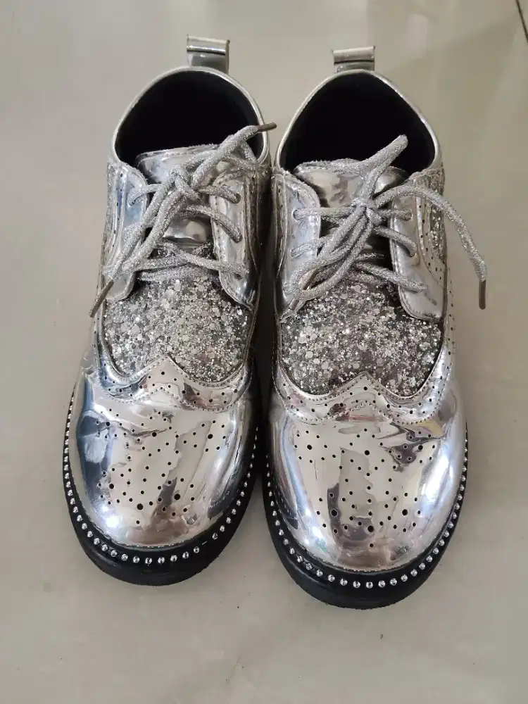 Sepatu fashion anak