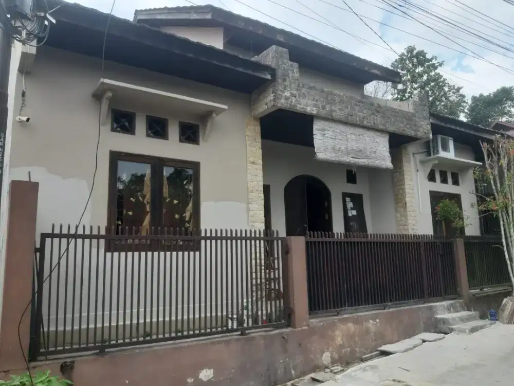 DI JUAL RUMAH LUAS 140m