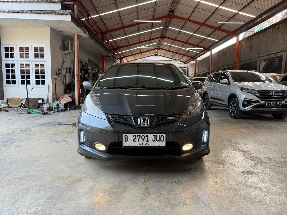 Honda Jazz RS AT MATIC 2013 Abu-Abu GREY kondisi memuaskan
