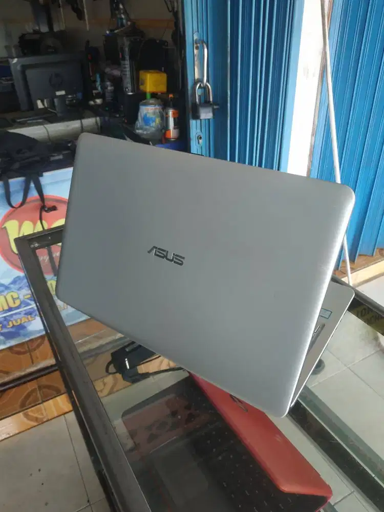 ASUS 15 inch Core i3 gen 6 + 8gb DDR4 ram+ 128gb SSD MULUS & NORMAL