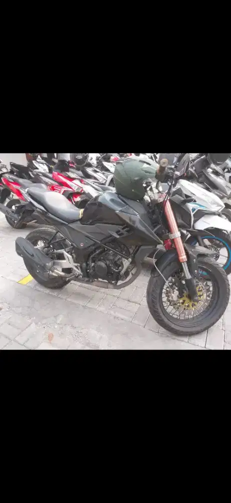 Dijual motor bekas Honda CB 150 R tahun 2015
