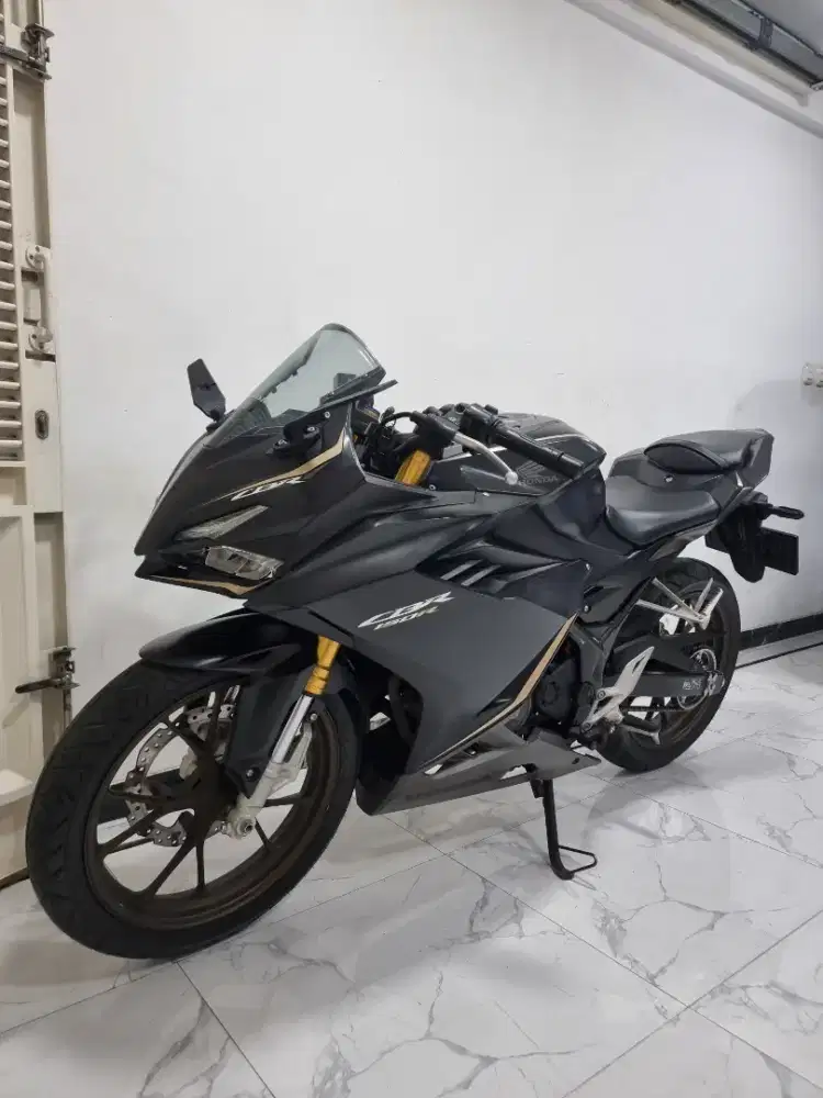 Honda CBR 150 R USD LED Fi 2023 bln 8 Kredit DP 2 jutaan aja