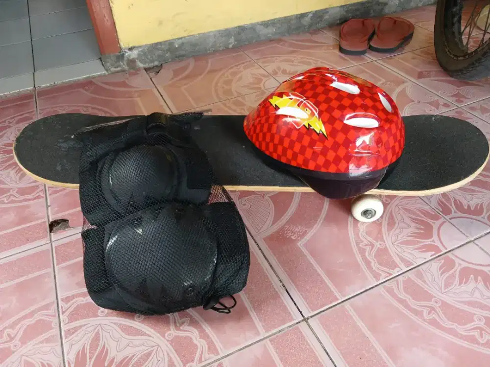 Monggo yang berminat paket skateboard dan peralatan pelindung anak