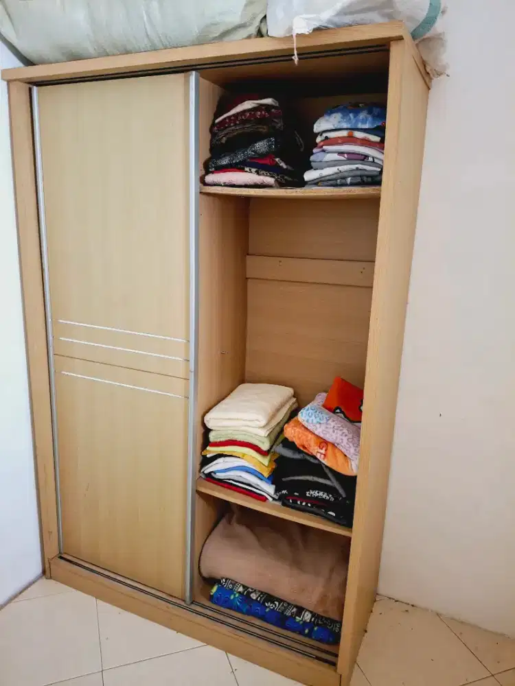 Lemari Pakaian 2 Pintu