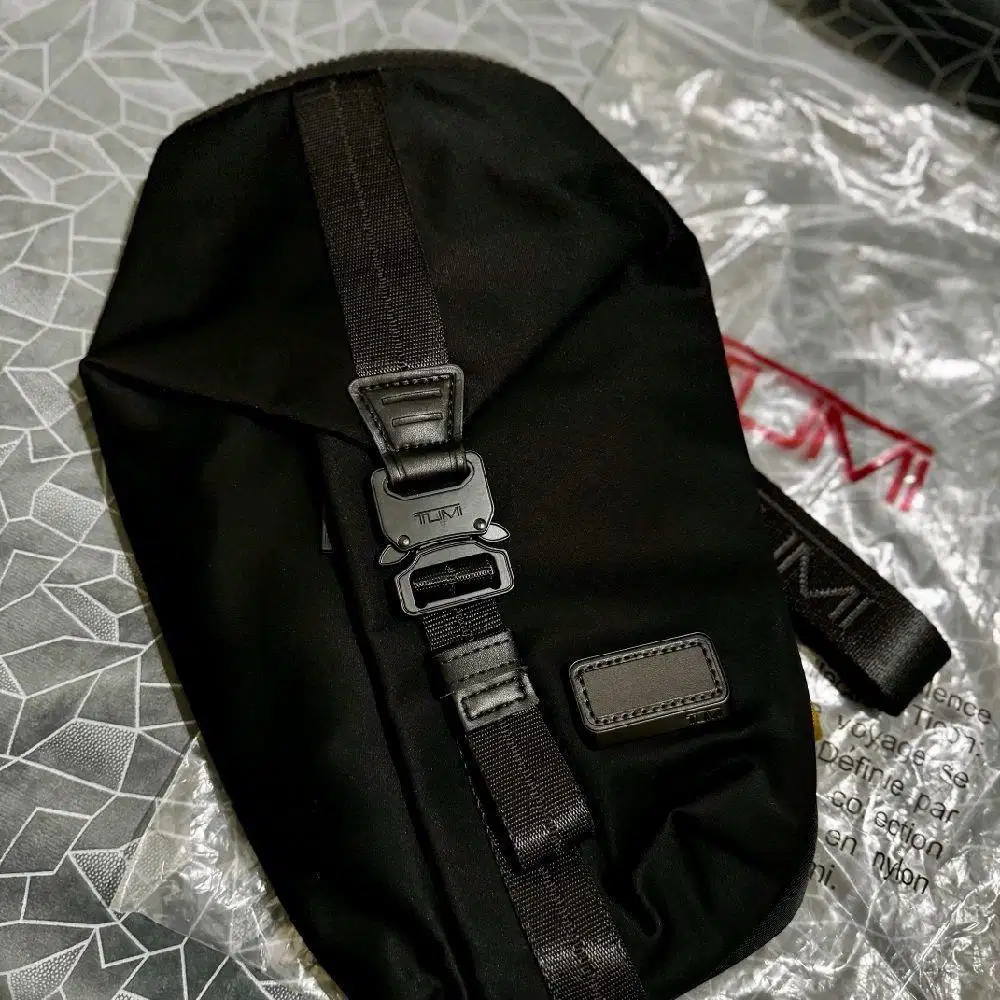 TUMI Sling Bag Nylon Premium - Tas Sling Stylish & Tahan Lama