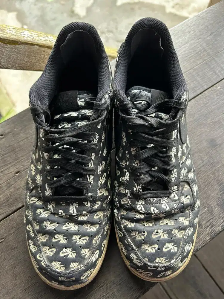 Sepatu pria bekas pakaian