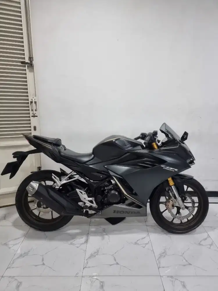 Honda CBR 150 R USD LED Fi 2023 bln 8 Kredit DP 2 jutaan aja
