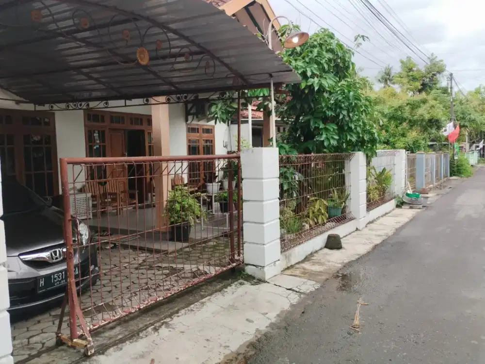 Di jual rumah di wates kota 100 m barat alun alun wates