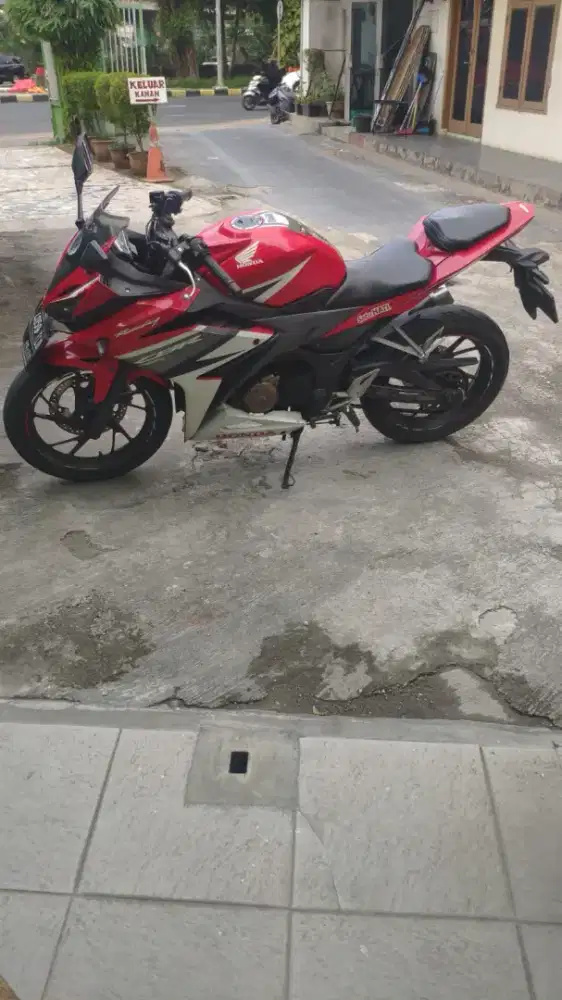 Honda CBR 2016 Merah Terawat Pajak Hidup