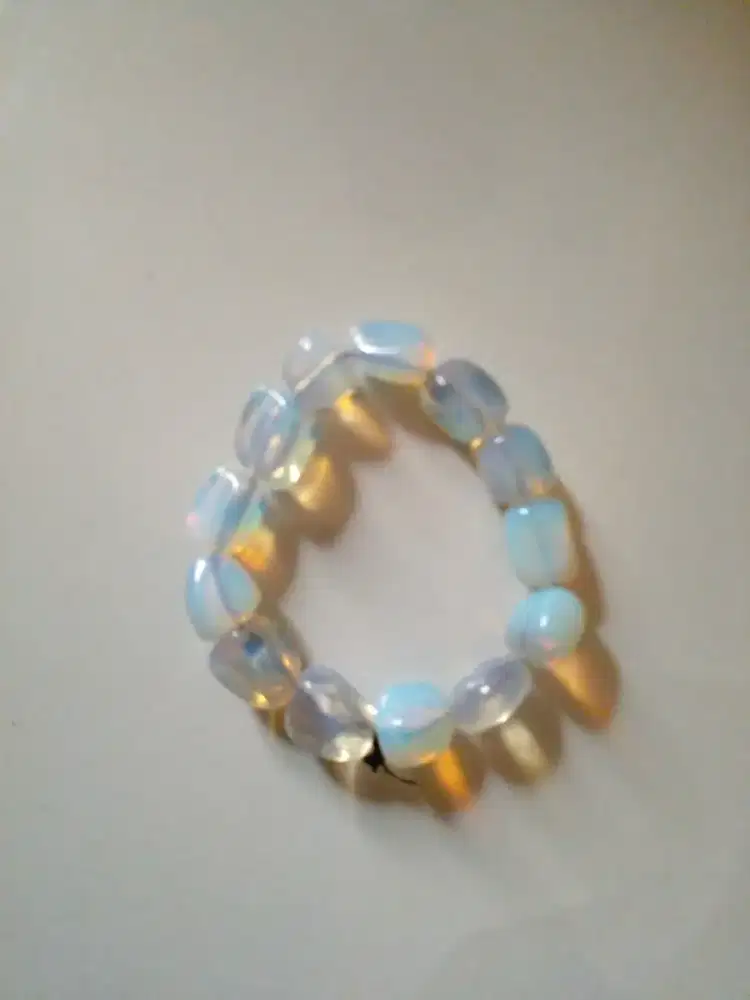 Gelang bebatuan