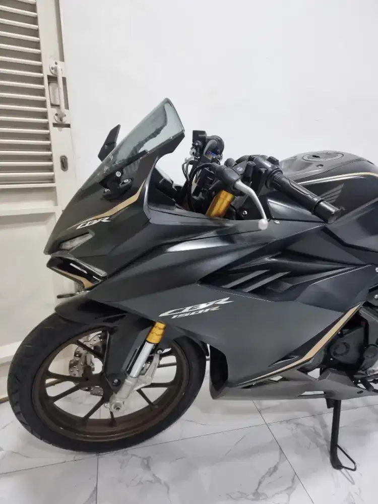 Honda CBR 150 R USD LED Fi 2023 bln 8 Kredit DP 2 jutaan aja