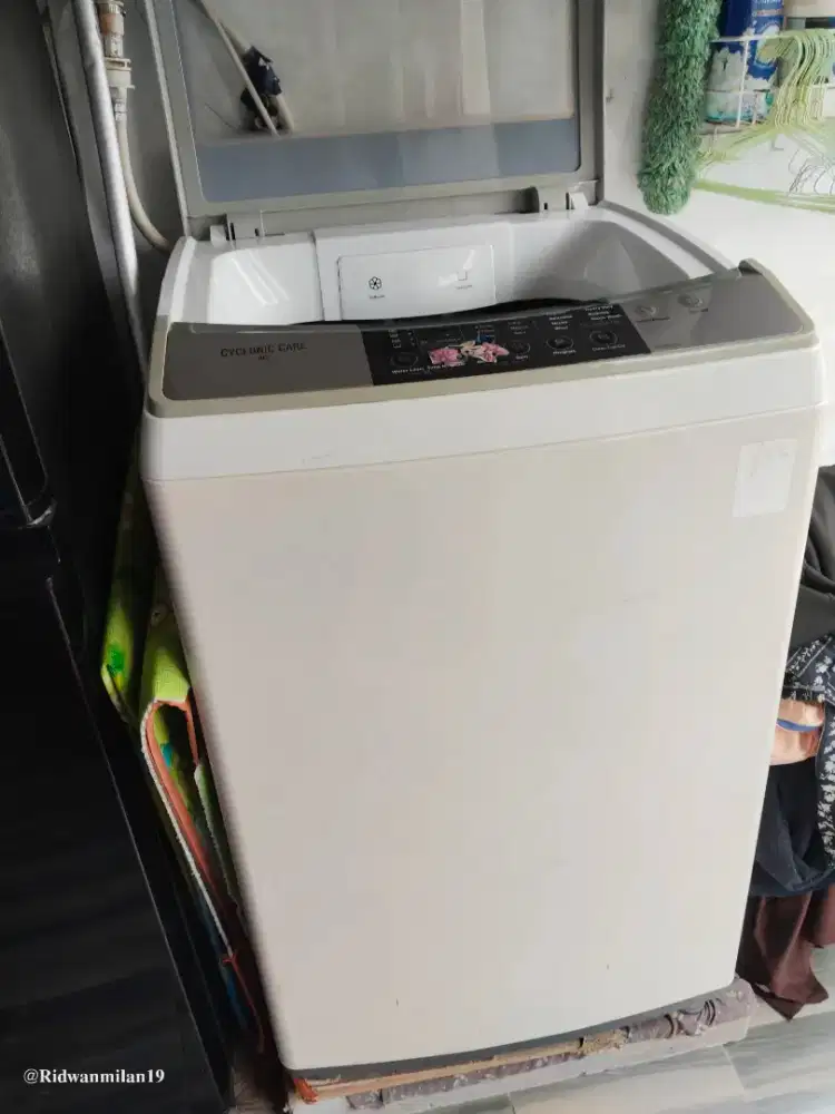 Mesin cuci elektrolux