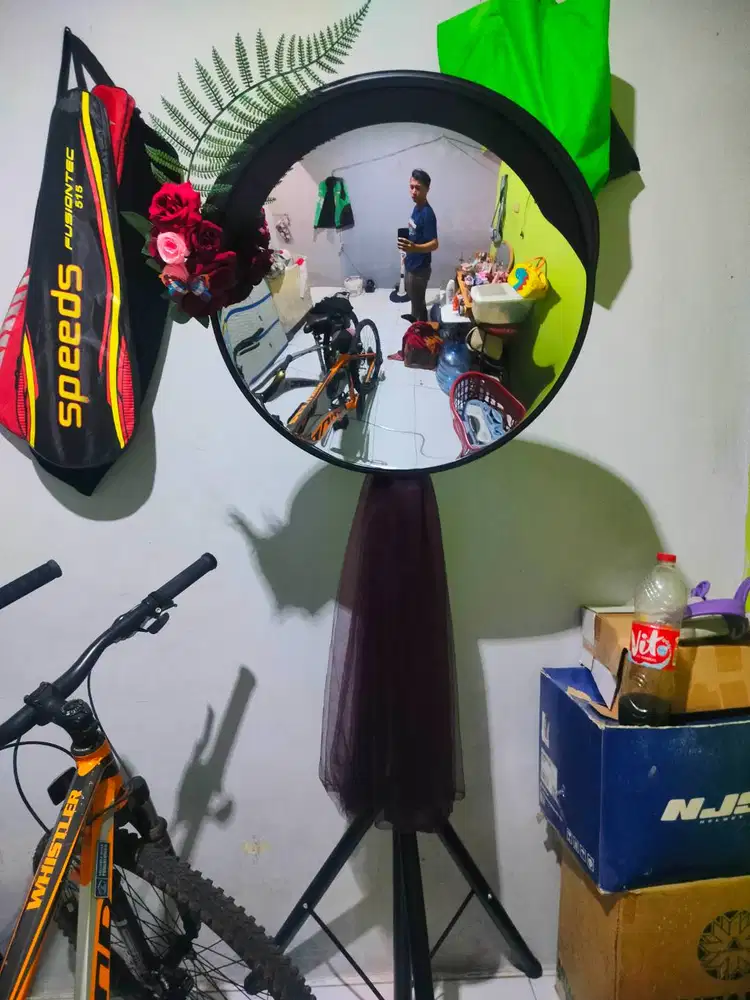 Convex mirror selfie
