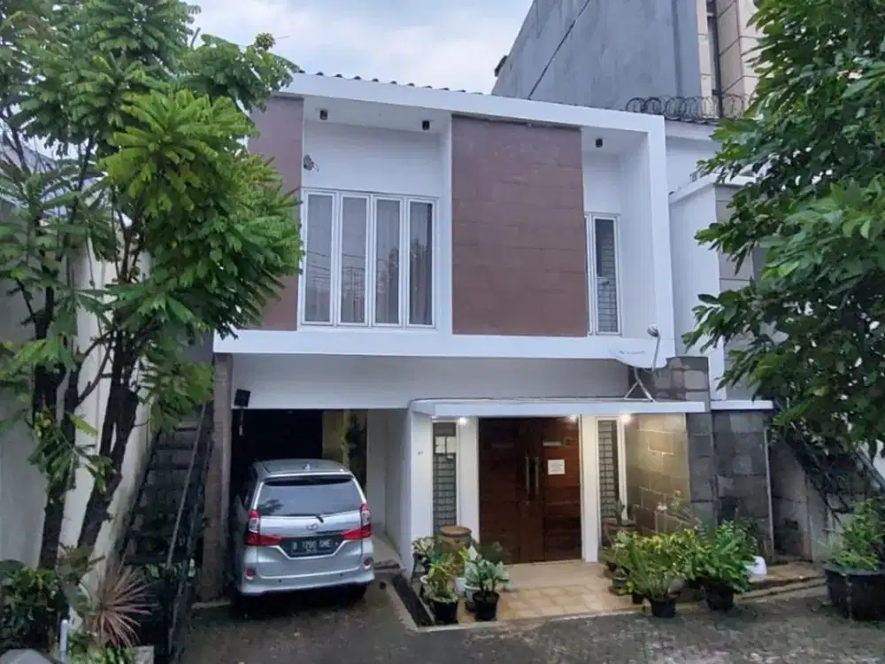 Di Sewakan Rumah   2 lantai di Kebayoran Baru Jakarta Selatan