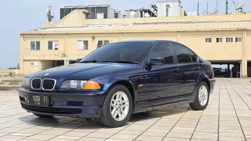(istimewa)BMW 318i at 2001