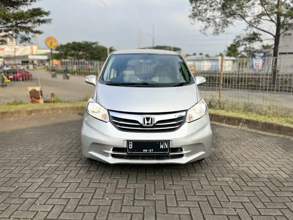 HONDA Freed E PSD at 2012 Silver