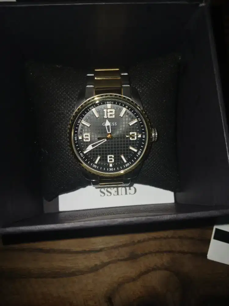 Jam tangan Guess, baru sekali dipakai
