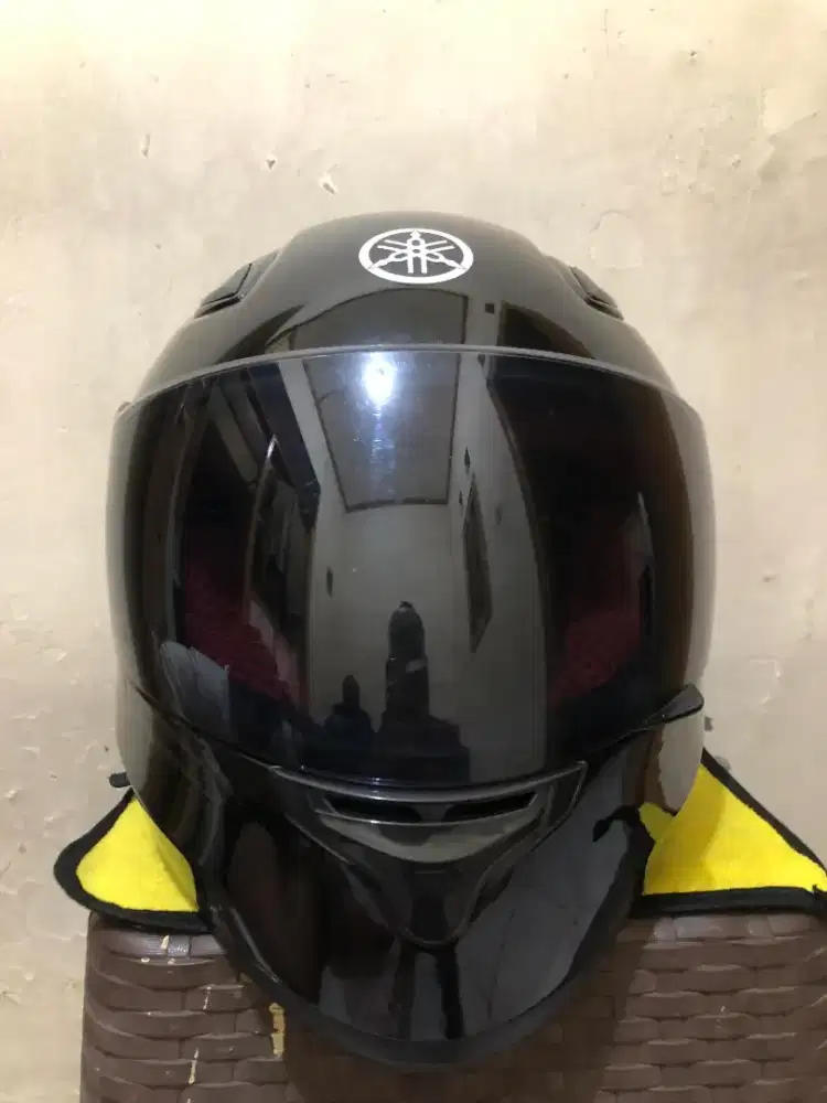 Helm Yamaha Hitam