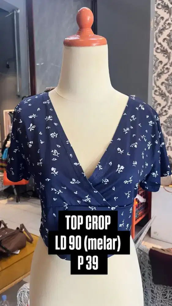 CROP TOP NAVY FLOWER