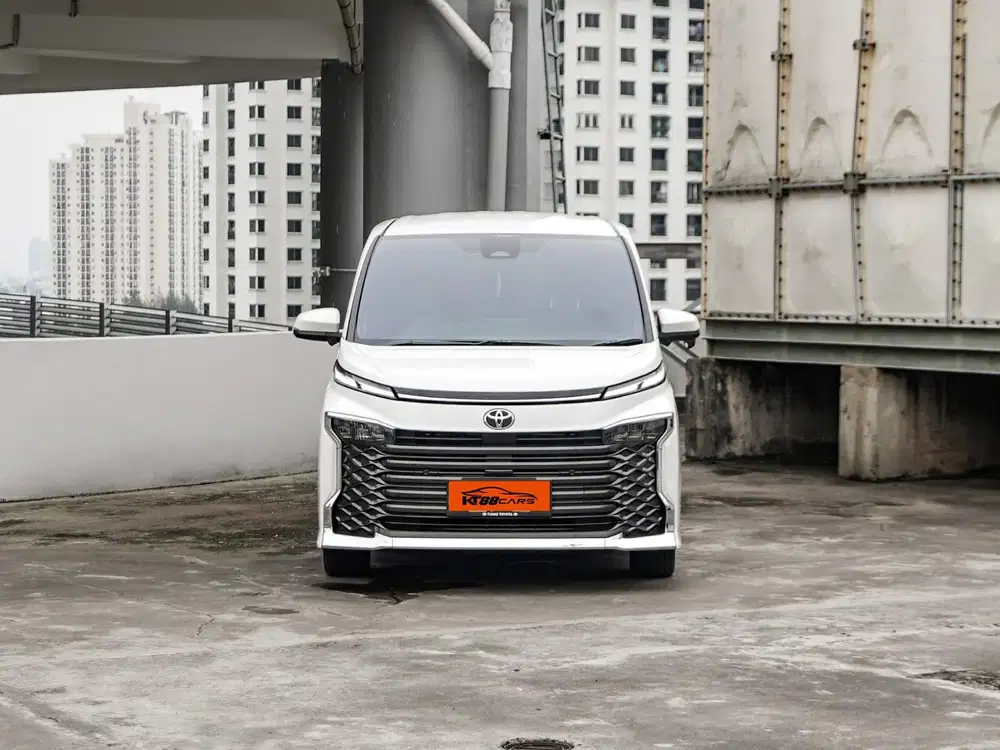 Toyota Voxy 2.0 AT TSS 2022 Putih