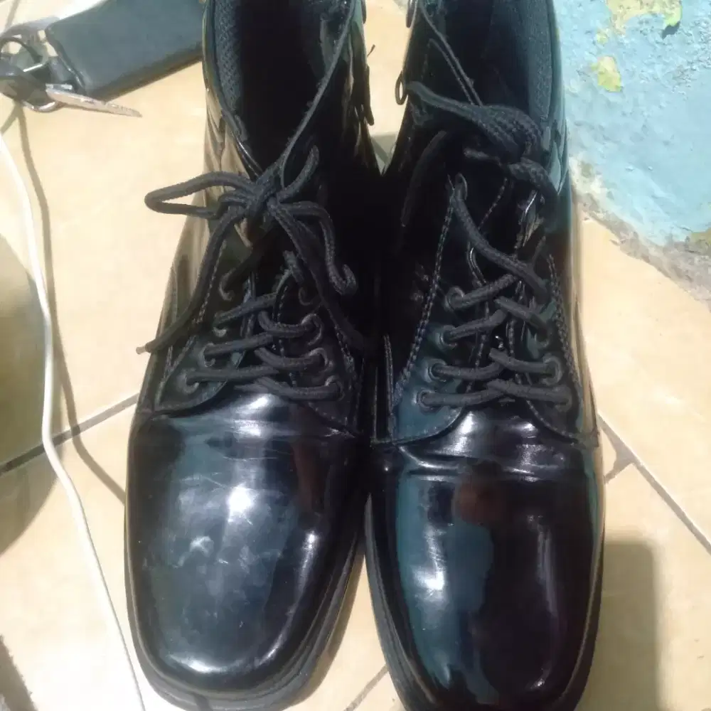 Sepatu kulit size 41