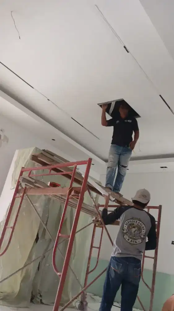 Tukang bangunan rumah renovasi dll..