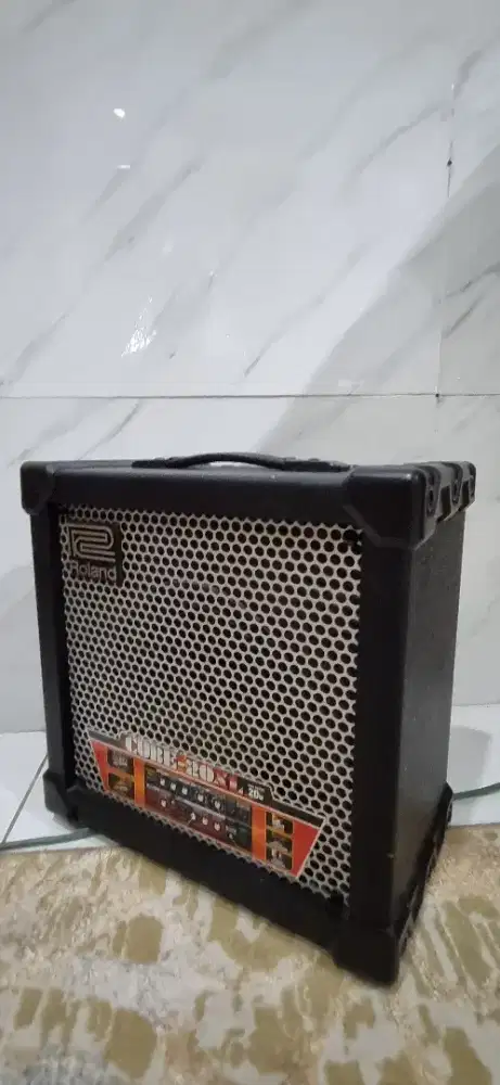 Speaker Gitar Roland Cube 20 W