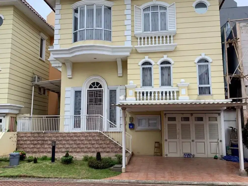 Rumah Klasik 3 Lantai di Montana Village Gading Serpong Tangerang 1K90001O