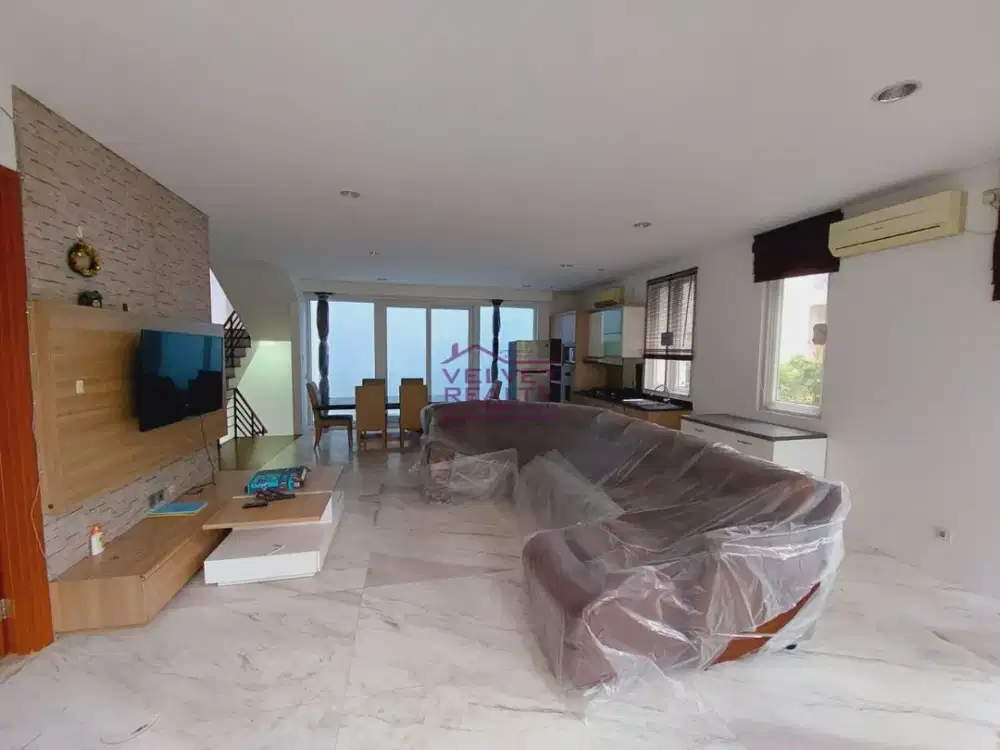 Disewakan Townhouse Springhill Golf Residence Luas 250m2 4 Lantai #VR887