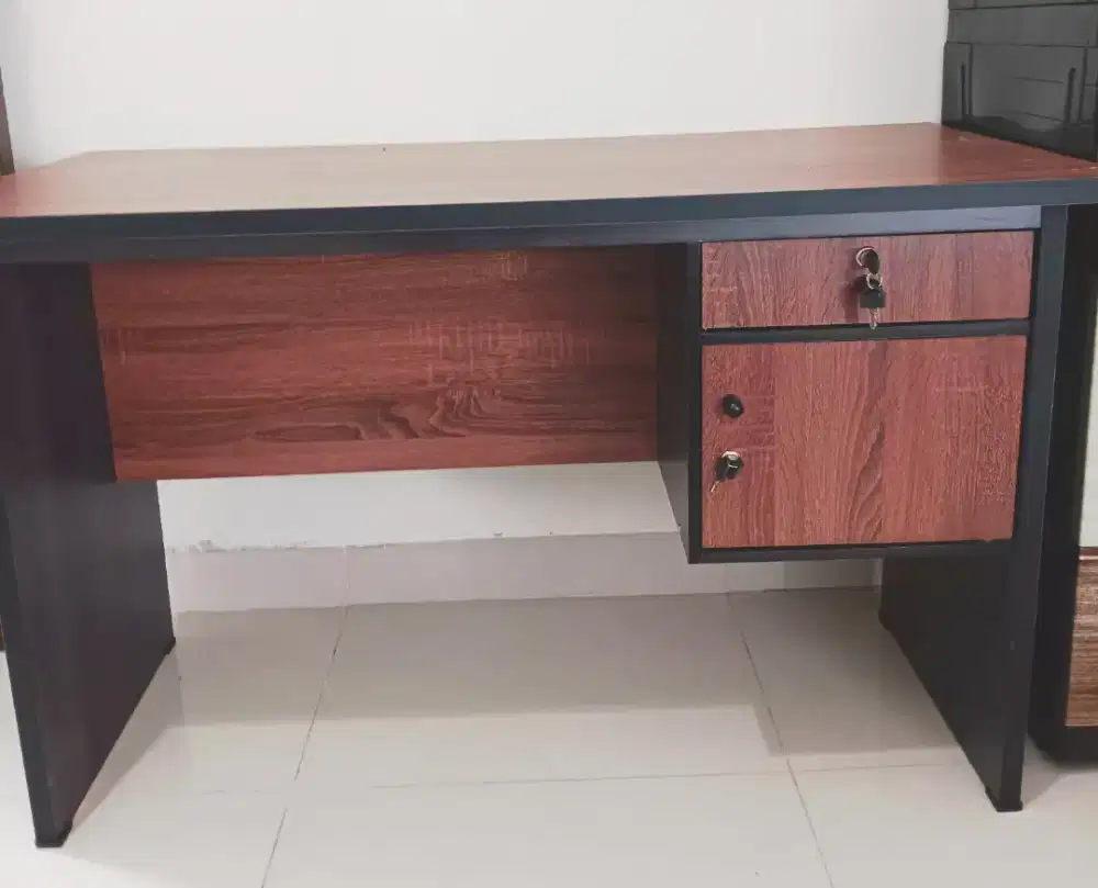 Meja tulis/kerja