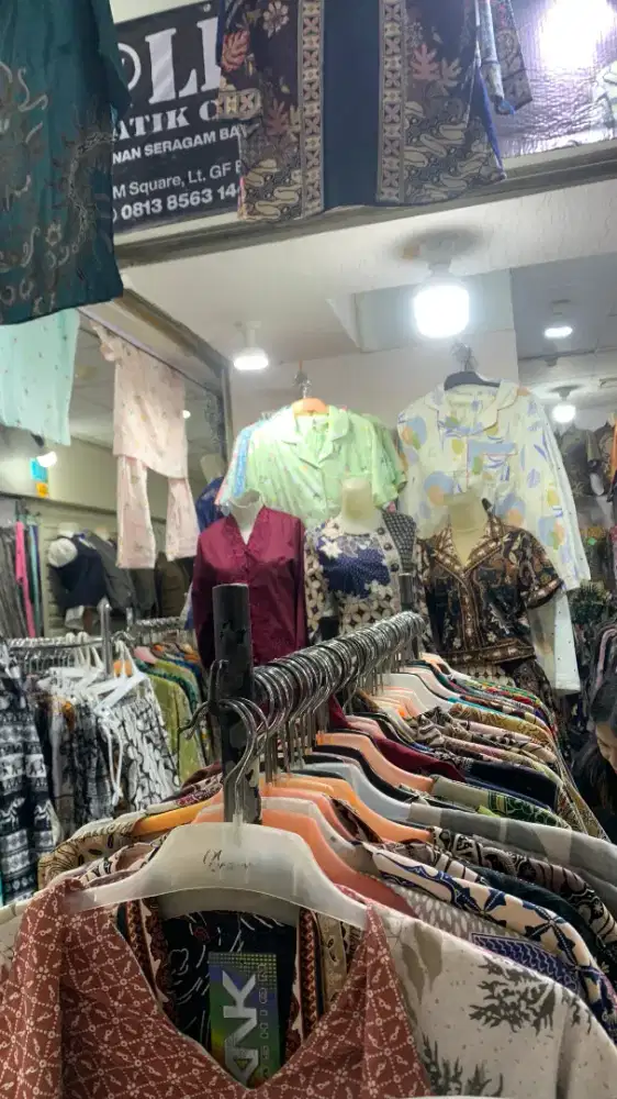 Di BUTUHKAN KARYAWAN TOKO  BATIK BLOK M SQUARE