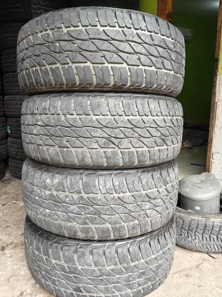 Jual ban copotan mrek acelera omikron A/T ukuran 285 50 R20 kond 90%