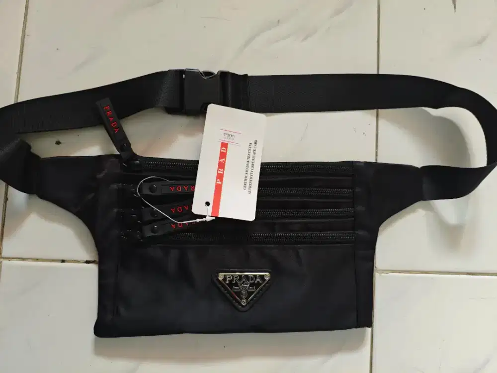 Tas Sling bag pria PR4D4 model tipis bahan parasut import